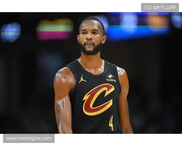 小莫布里半场表现出色7投3中贡献11分3篮板2助攻2盖帽